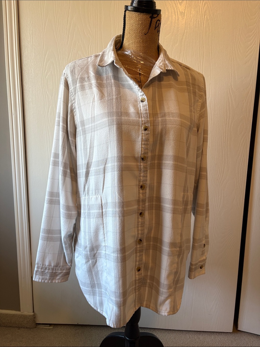 Jachs Light Gray and Cream Plaid Button-Down Shirt